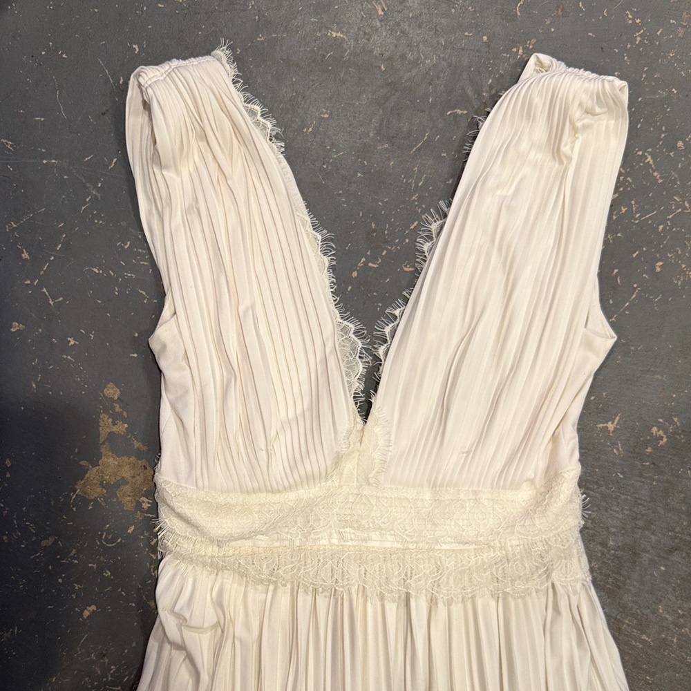 ASOS Elegant Cream Pleated Dress - Picture 6 of 9